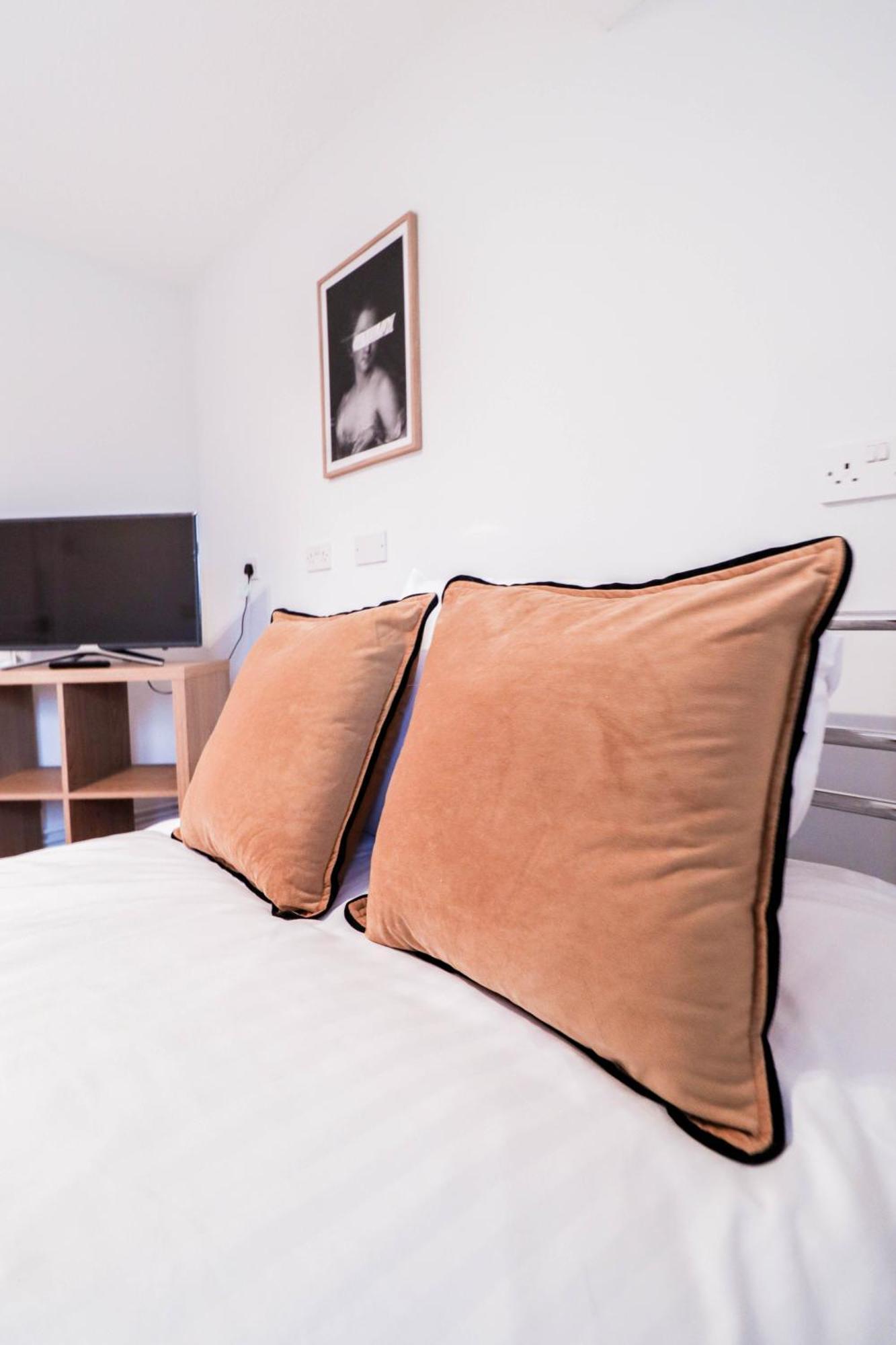 Bright And Spacious Contractor House L Parking! بورهاموود المظهر الخارجي الصورة