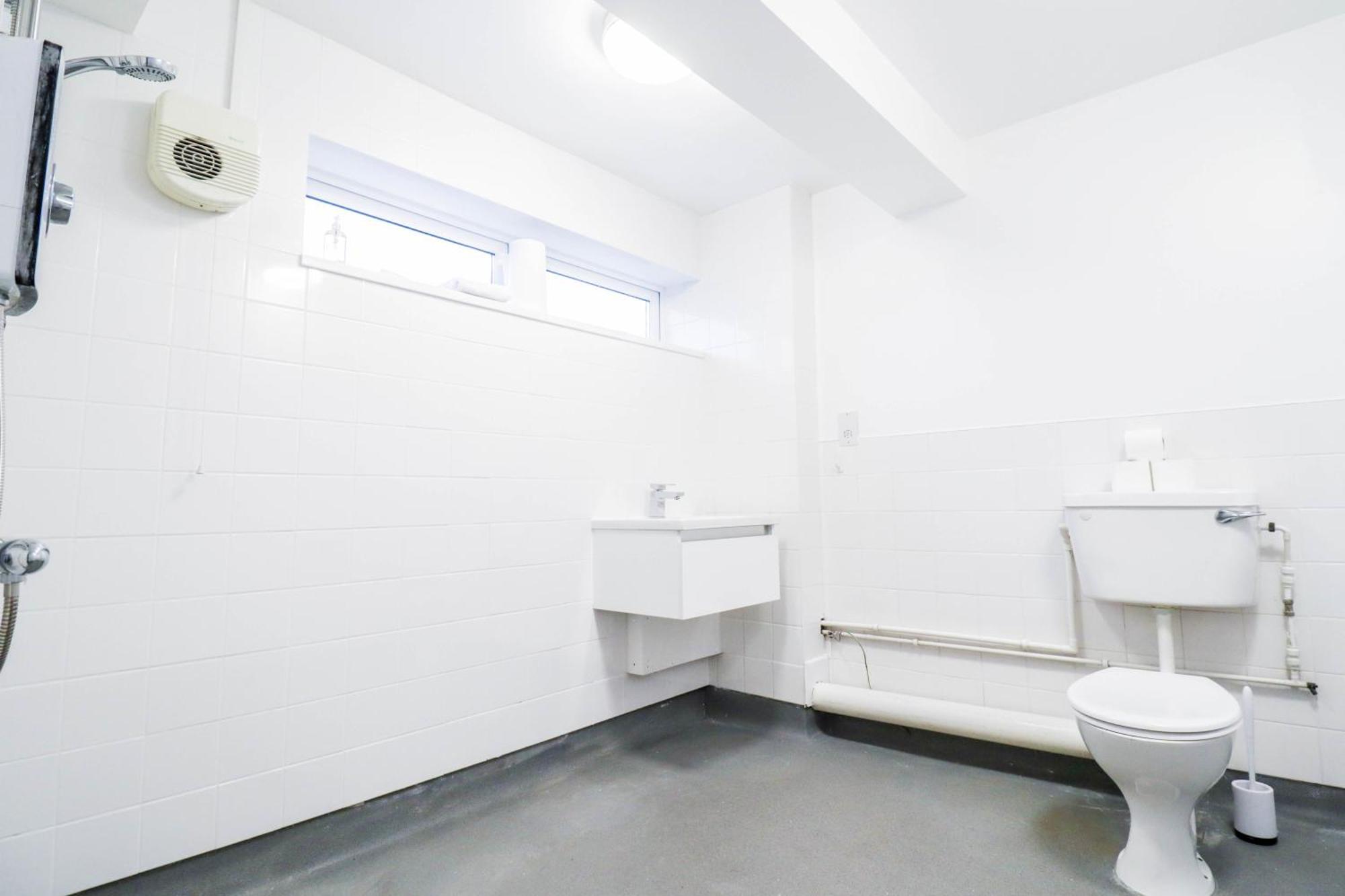 Bright And Spacious Contractor House L Parking! بورهاموود المظهر الخارجي الصورة